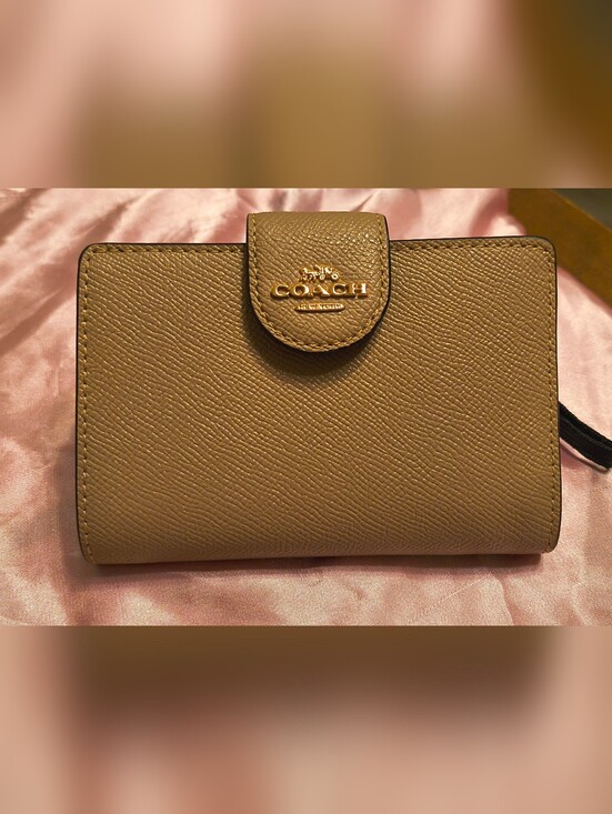 Coach Handbags - Coach NWOT Medium Corner Zip Wallet - Taupe Crossgrain Leather
